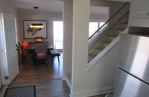 Mayhew House | SPECTACULAR LAKEFRONT MODERN OASIS New to VRBO
