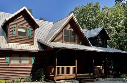 Shell Knob Cabin | Spectacular Log Home.12 Acres on Private Cove, Lakefront