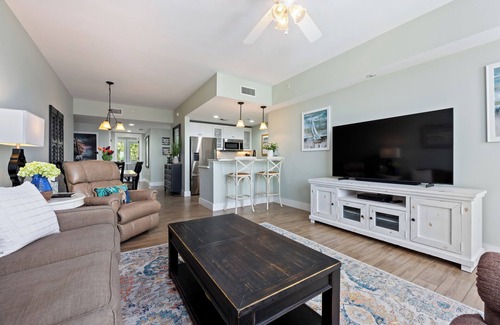 Sandestin Condo | Spectacular Market Street Inn Condo at Baytowne Wharf Village with Golf Cart!