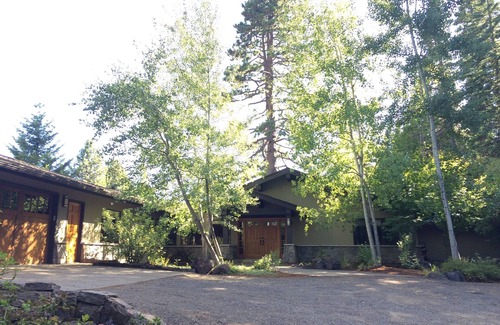 Parkdale House | Spectacular Mount Hood View Home-Sleeps 10