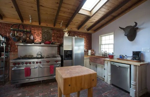 Amherst House | Spectacular Mountain View, Historic House