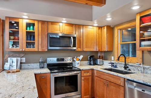 Townsend Cabin | Spectacular Mtn view ☛Hot Tub ☛Fire pit ☛Sleeps 13 ☛