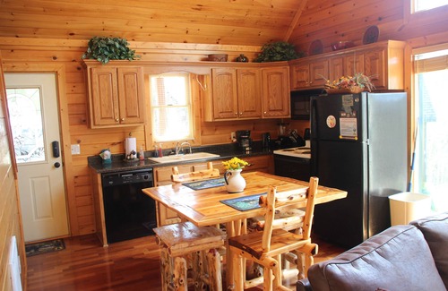 Gatlinburg Cabin | Spectacular MTN Views, Minutes to Gatlinburg, Hot Tub, WIFI, Pool Table