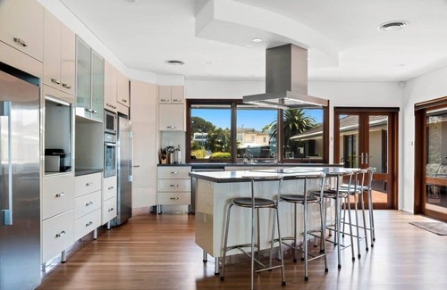 Shellharbour House | Spectacular Ocean Front home With Pool