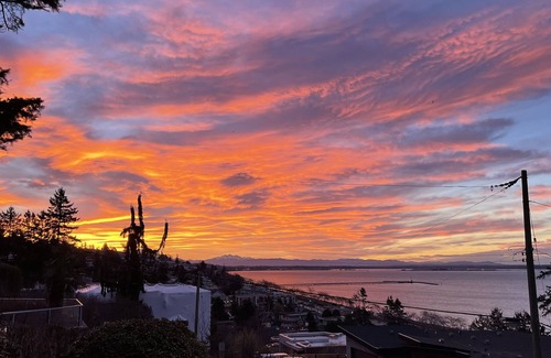 White Rock House | SPECTACULAR OCEAN VIEW Suite
