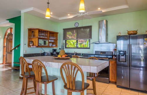 Manuel Antonio Villa | Spectacular OCEANFRONT w/wildlife, nearest to Manuel Antonio Ntl. Park and beach