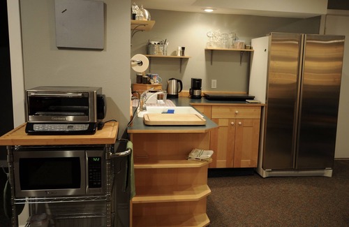Adelma Beach Apartment | Spectacular Olympic Mountain View