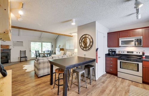 Tannersville House | Spectacular Pocono's Getaway Near EVERYTHING!