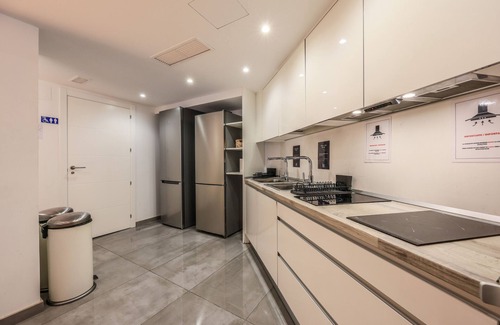 Gaztambide Bed & Breakfast | Spectacular quadruple room w/gym B104