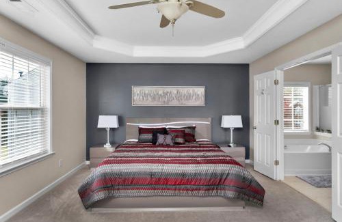 Provincetowne House | Spectacular Singe-Family Home with Pool & Amenities