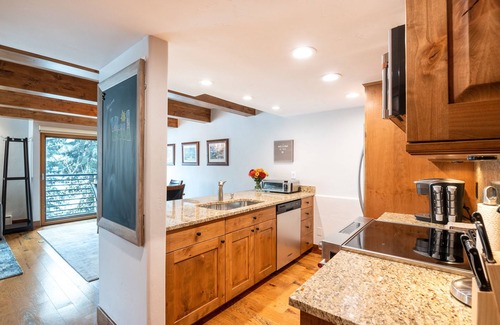 Vail Condo | Spectacular Ski Slope Views & Ideal Location! Vail Platinum w/Pool and Hot Tub