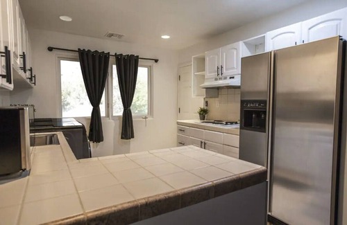 Calabasas House | Spectacular Spacious Studio and Master Suite