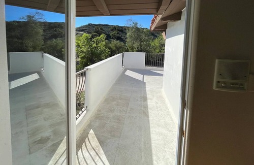 Calabasas House | Spectacular Spacious Studio and Master Suite