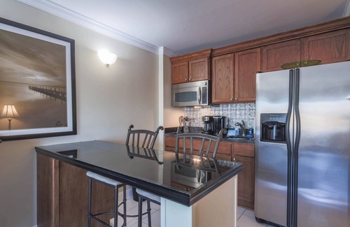 Harbour Town Condo | Spectacular Studio in the Heart of Harbour Town overlooking Harbour & Lighthouse. Dine, Shop, Relax.
