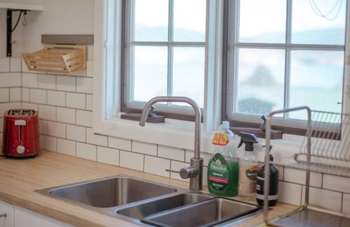 East Jindabyne Apartment | Spectacular views over Lake Jindabyne and the Snowy Mountains.