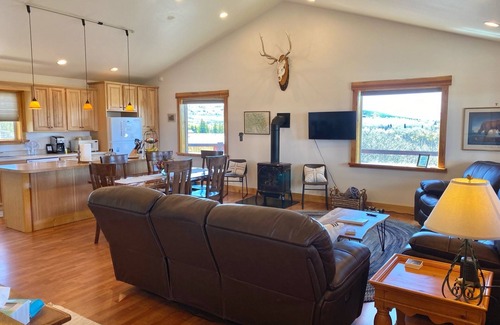 Babb House | Spectacular Views! Minutes from Many Glacier and St. Mary's!