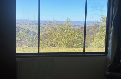 Gobur House | Spectacular views, nature, pet friendly off grid experience