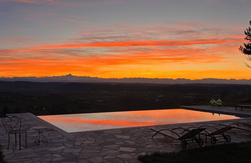 Costigliole d'Asti Villa | Spectacular views of UNESCO Castles, Langhe valley, French, Italian & Swiss alps