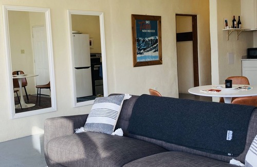 Arroyo Hondo House | Spectacular views on 2 quiet acres