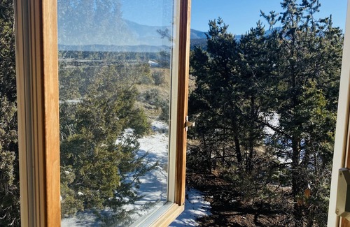 Arroyo Hondo House | Spectacular views on 2 quiet acres