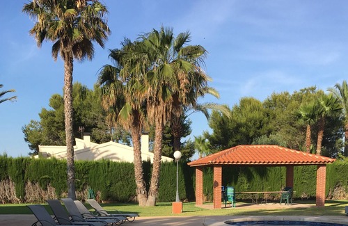 Los Arenales del Sol Ski Chalet | SPECTACULAR VILLA WITH POOL, TENNIS COURTS, FOOTBALL, BEACHES AND GOLF.