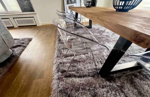 Golzheim Apartment | Spectecular Rhineview Fair Parking Luxury 12 Pers