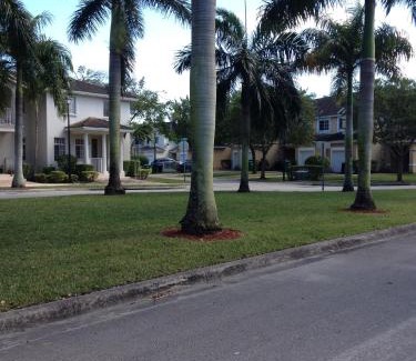 Naranja House | Speedway Blvd Townhouse