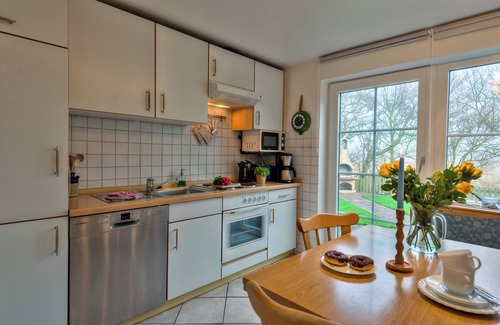 Dagebuell Apartment | "Speelwark", hearing & smelling the sea, terrace, FireTV stick, dishwasher