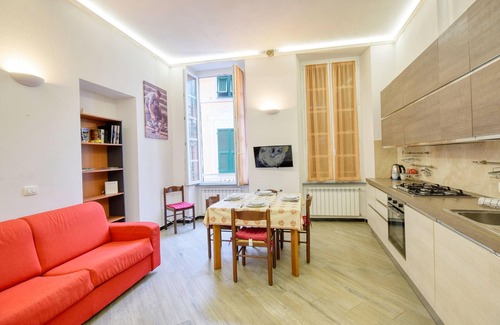 Borgo Antico Apartment | Spend a relaxing holiday in this inviting holiday apartment by the sea!