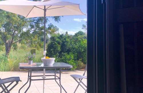 Gizzeria Apartment | Spend a relaxing vacation in this charming vacation apartment very close to the beach.