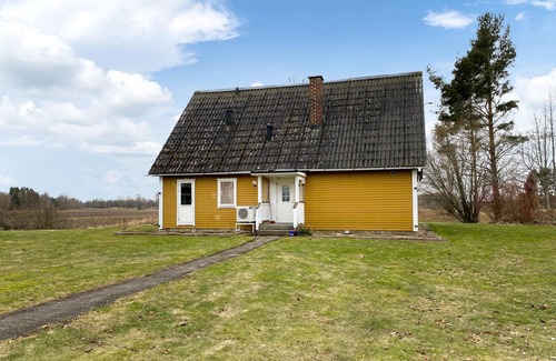 Tjallmo House | Spend a relaxing vacation in this cottage in the middle of nature.