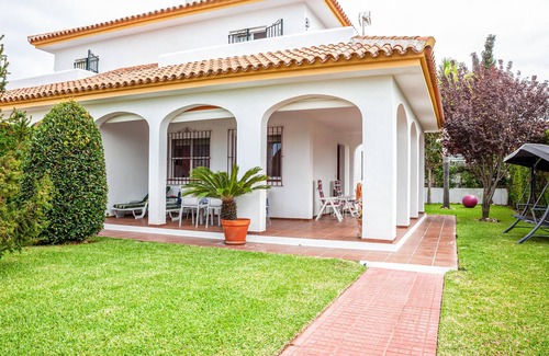 Sector F - Flamenco House | Spend a sunny vacation in this vacation home in Matalascanas.