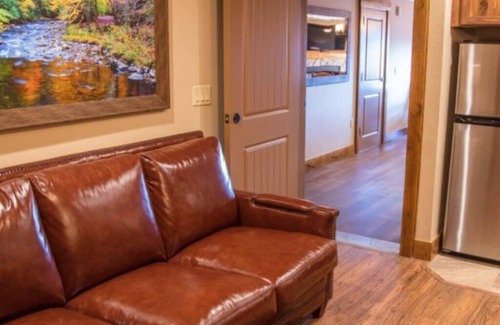 Cartersville Condo | Spend the 4th in the Smokies. Top of mountain view to downtown fireworks.