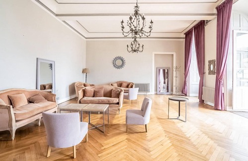 La Redorte House | Spend your vacation in the dreamlike Chateau de la Redorte.