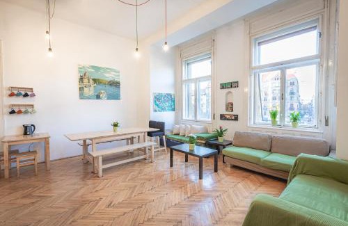 Csarnok negyed Hostel | Spicy Hostel