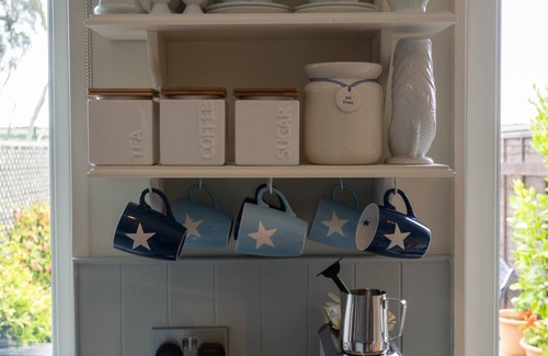 Treator House | SPINDRIFT, Padstow, peaceful, views, parking - 10min walk to harbour