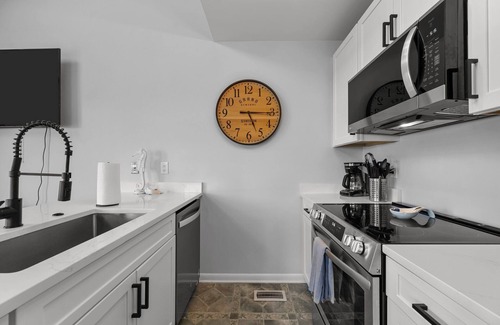 Surf City House | Spindrift - Steps from the Beach! Dogs Welcome. Grill & Beach Gear Provided.