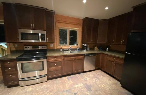 100 Mile House Ski Chalet | Spirit Winds private lakefront Chalet