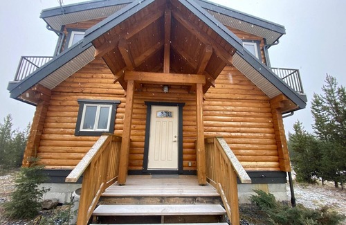 100 Mile House Ski Chalet | Spirit Winds private lakefront Chalet