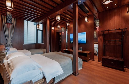 Xiaguan Hotel | Spirited Silky Inn