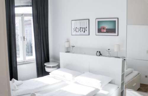 Althangrund Apartment | Spittelau spacious bright contactless selfcheckin central metro train station