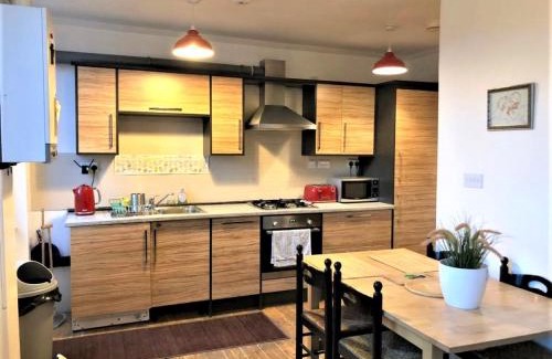 Kentish Town Apartment | Splendid 1 Bedroom Flat + Terrace (Kentish Town)