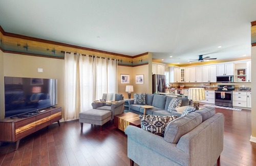 Edgewater House | Splendid dog friendly home within walking distance to beach & play area