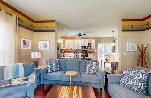 Edgewater House | Splendid dog friendly home within walking distance to beach & play area