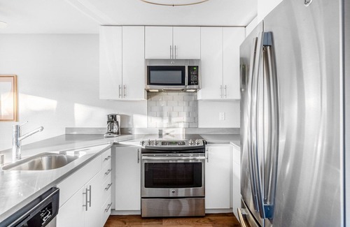 Foster City Apartment | Splendid Foster City 2BR w/Pool, W/D, Gym, near highways, by Blueground