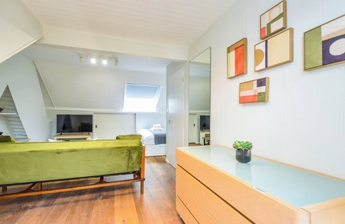 Kilburn Apartment | Split Level Studio at West Hampstead