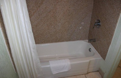 Eagle Lake Hotel | Sportsman Motel