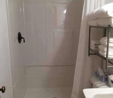 Ennis Hotel | Sportsman's Lodge
