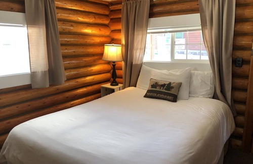 Ennis Cabin | Sportsmans Lodge