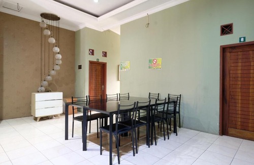 Karawang Hotel | SPOT ON 2806 Wisma Syariah